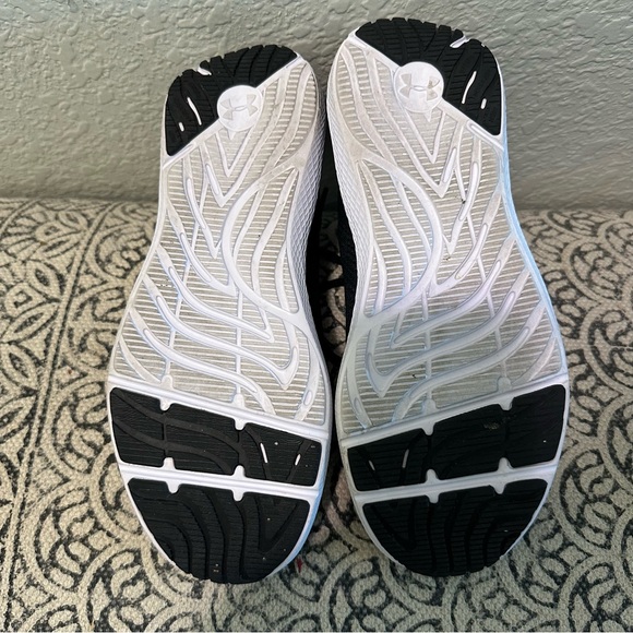 Under Armour Black Running Shoes Youth or Women's - Picture 8 of 8